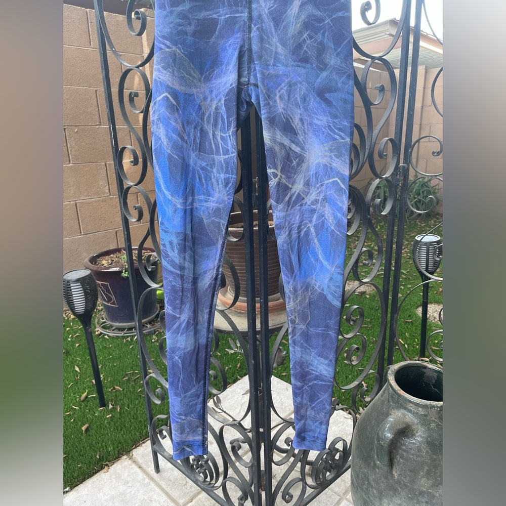 New Nike Dri-Fit Abstract Print Mesh Leggings Compression Short Built In XS TP - Picture 4 of 16